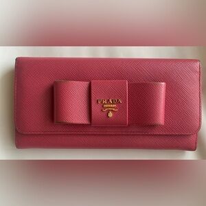 PRADA
Saffiano Lux Leather Continental Wallet
